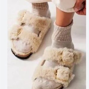Birkenstock Arizona Big Buckle Genuine Shearling Slide Sandal in Eggshell